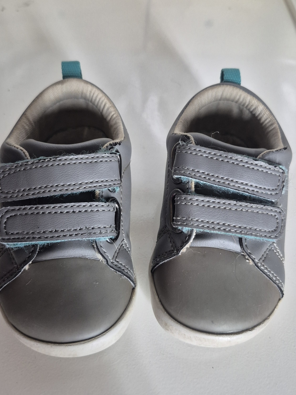 Kids Gray Velcro Sneakers with Teal Accent Size 5.5
